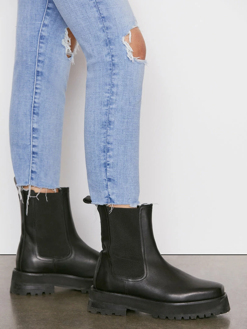 Flash Sale π€© Frame-denim π© Women Le Garcon Crop -- Cebu Rips β 6 Frame-denim Women Le Garcon Crop -- Cebu Rips