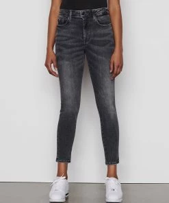 Frame-denim Women Le One Skinny Crop -- Hughes