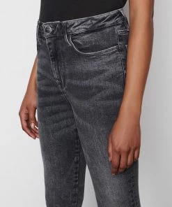 Frame-denim Women Le One Skinny Crop -- Hughes