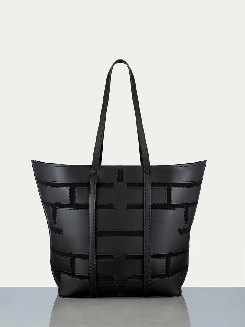 Wholesale β€οΈ Frame-denim π© Women Plaque Cut Out Tote -- Noir π 1 Frame-denim Women Plaque Cut Out Tote -- Noir