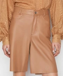 Frame-denim High Rise Leather Bermuda -- Latte